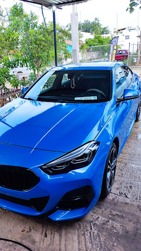 Auto Lavado & Bar ""El Correcaminos"" Car Wash