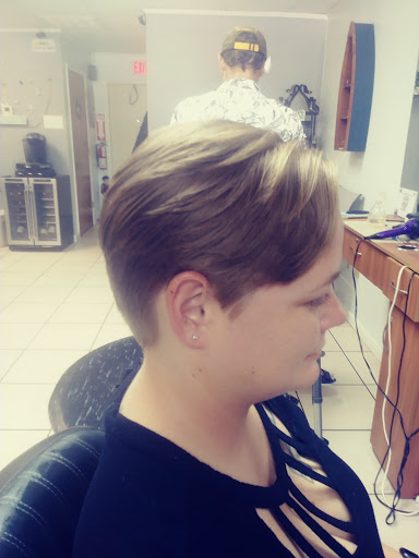 Hair Salon «Flippin Out Salon», reviews and photos, 3605 Sebring Pkwy, Sebring, FL 33870, USA