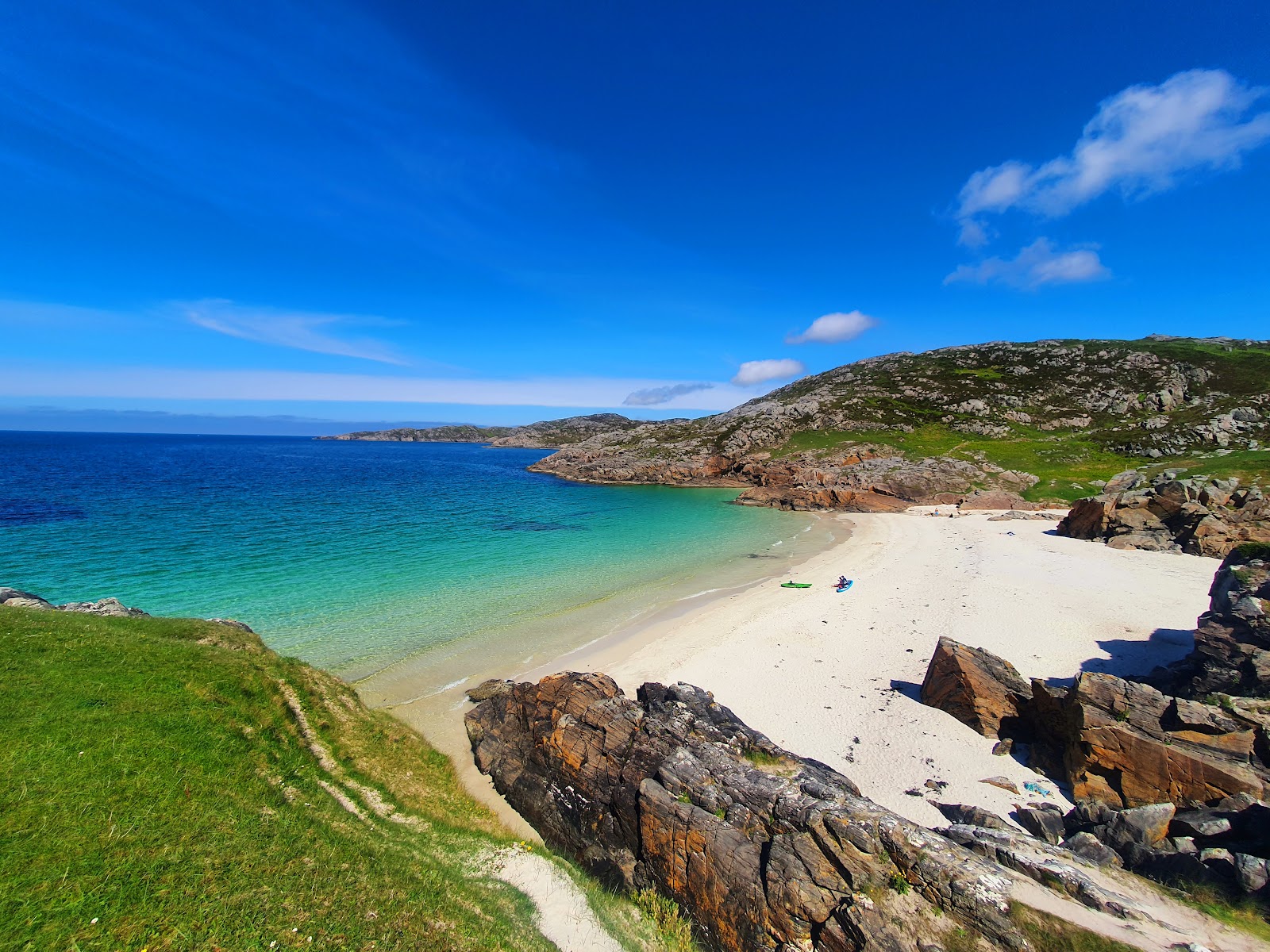 Zdjęcie Achmelvich Beach z powierzchnią beżowy piasek