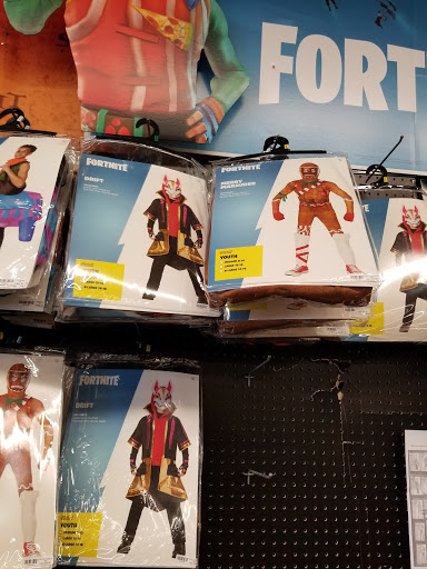 Clothing Store «Ross Dress for Less», reviews and photos, 1985 W Malvern Ave, Fullerton, CA 92833, USA