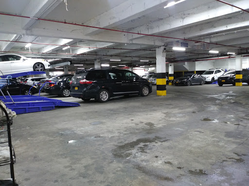 Divine Parking Hand Car Wash en New York