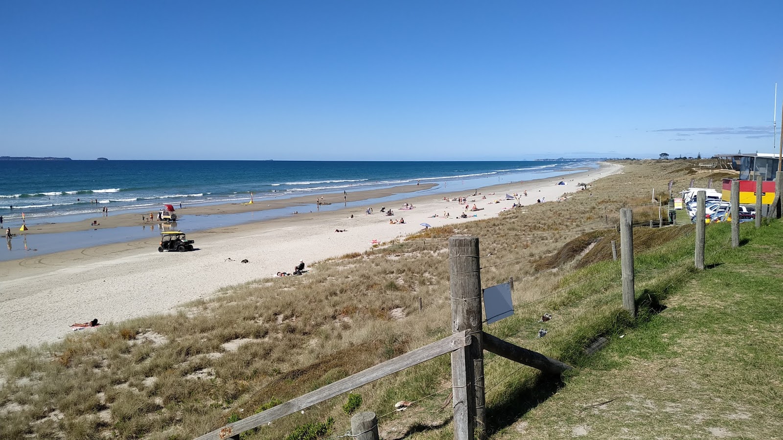 Fotografija Papamoa Beach z dolga ravna obala