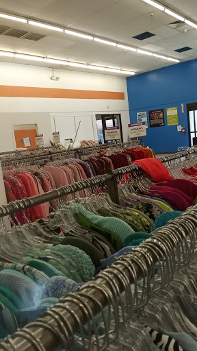 Thrift Store «75th & Thomas Goodwill Retail Store, Donation Center & Career Center», reviews and photos, 2929 N. 75th Ave, Phoenix, AZ 85033, USA