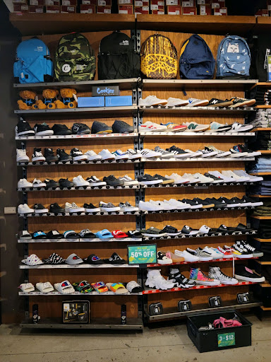 Clothing Store «Zumiez», reviews and photos, 2655 Richmond Ave #2320, Staten Island, NY 10314, USA