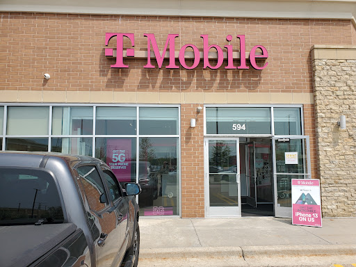 Cell Phone Store «T-Mobile», reviews and photos, 594 North Ave, Carol Stream, IL 60188, USA