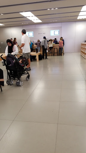 Computer Store «Apple La Cantera», reviews and photos, 15900 La Cantera Pkwy, San Antonio, TX 78256, USA