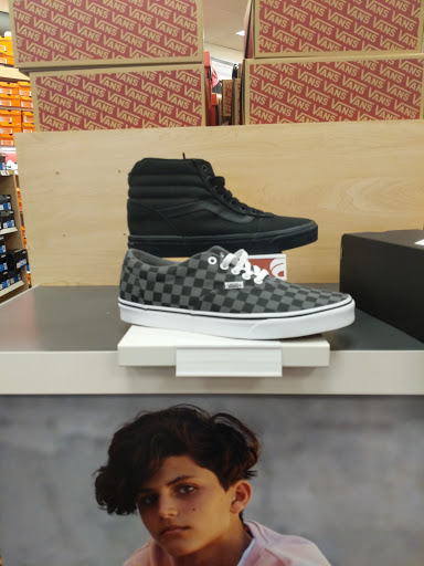 Shoe Store «Famous Footwear», reviews and photos, 33830 S Gratiot Ave, Charter Twp of Clinton, MI 48035, USA