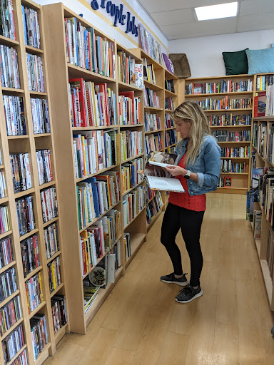 Book Store «Goodwill Bookstore & Donation Center», reviews and photos