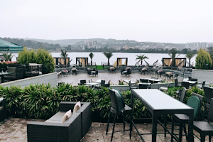 The Royal Lake Banquets & Resort | 24 Carat Lounge image