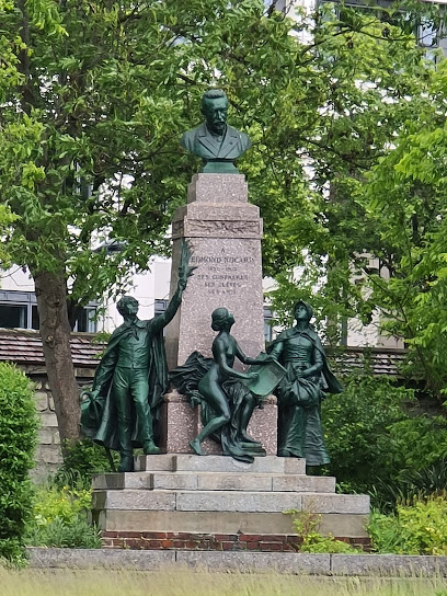 Monument à Edmond Nocard