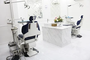 Nha khoa thẩm mỹ ST Dentist image