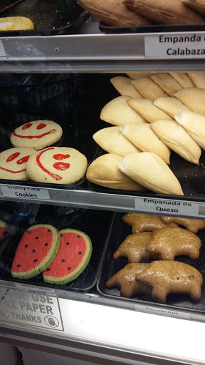 Supermarket «Tienda Fiesta Mart», reviews and photos, 210 E Davis St, Conroe, TX 77301, USA