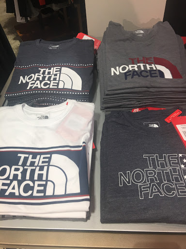 Clothing Store «The North Face», reviews and photos, 8702 Keystone Crossing, Indianapolis, IN 46240, USA