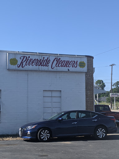 Dry Cleaner «Riverside Cleaners», reviews and photos, 108 N Riverside Dr, Fort Worth, TX 76111, USA
