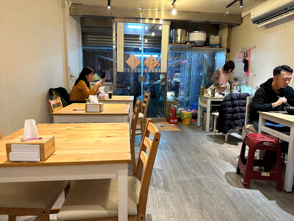 「善品百閣 麻辣鴨血臭豆腐 龍潭小吃｜美食餐廳推薦｜麻辣鍋｜cp值高｜吃午餐晚餐宵夜｜餐點外帶｜」 的照片