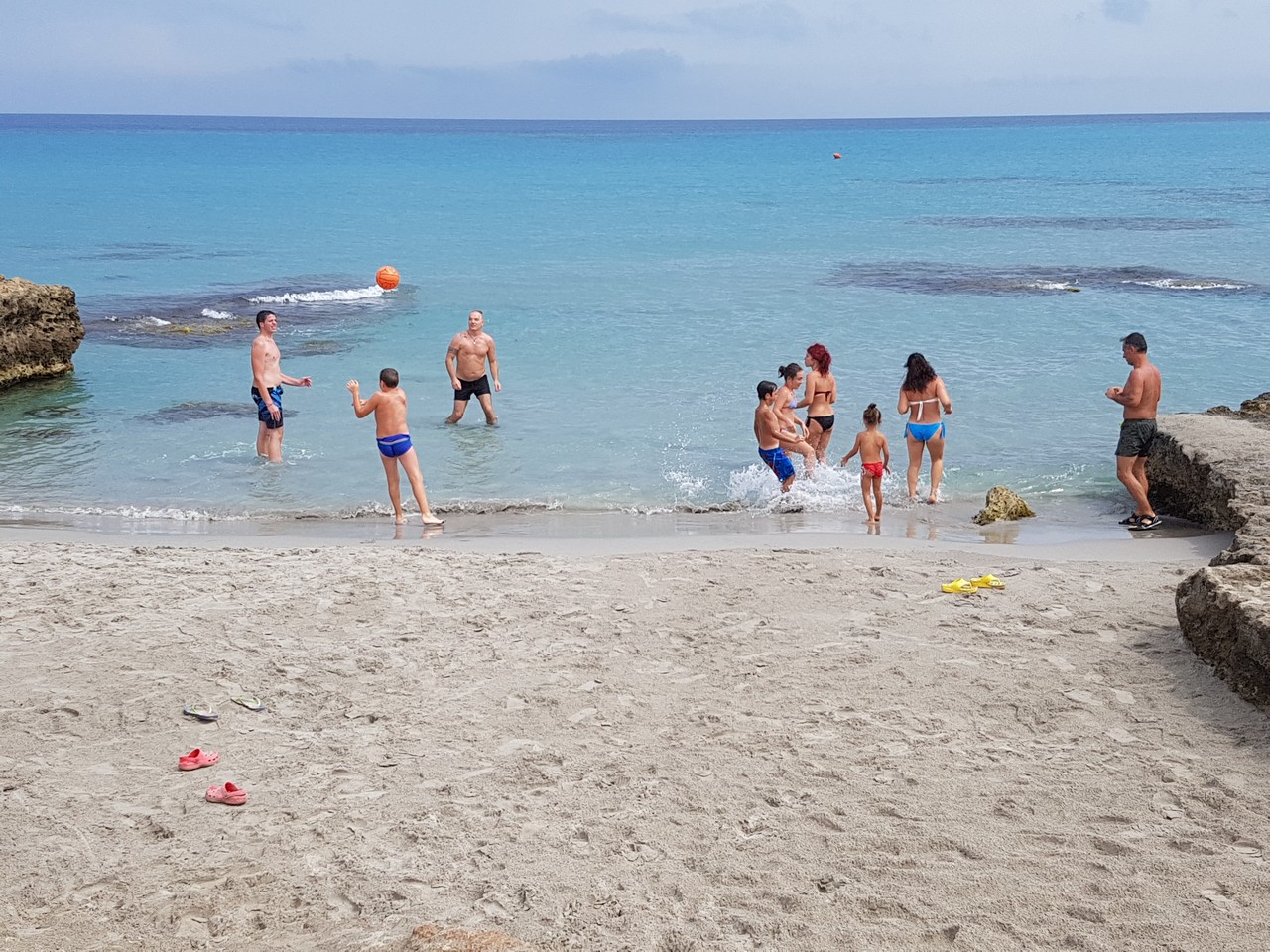 Foto de Baia della Pastiddhuzza con parcialmente limpio nivel de limpieza