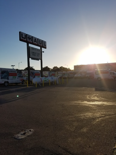 Truck Rental Agency «U-Haul Moving & Storage of Thornton», reviews and photos, 4833 Thornton Ave, Fremont, CA 94536, USA