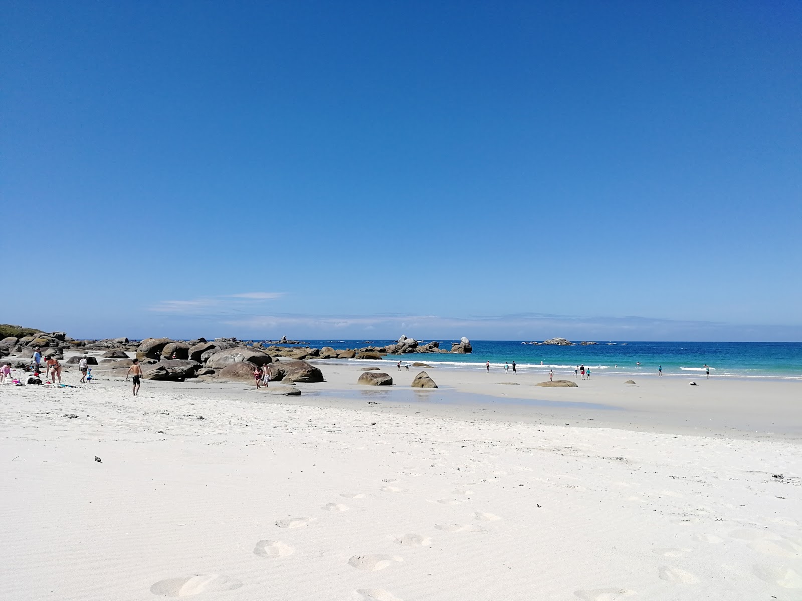 Plage Boutrouilles'in fotoğrafı düz ve uzun ile birlikte