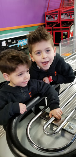 Bowling Alley «Coram Country Lanes», reviews and photos, 615 Middle Country Rd, Coram, NY 11727, USA