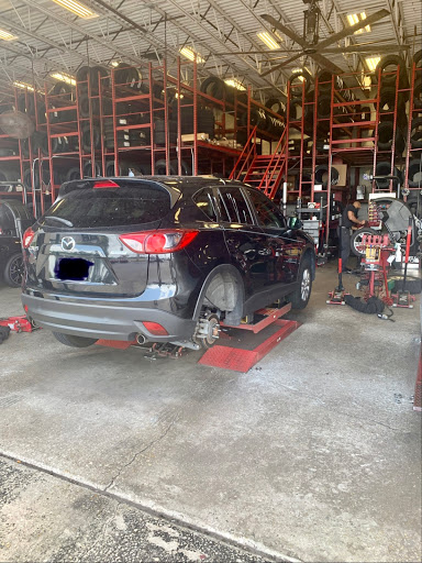 Tire Shop «Discount Tire Store - Orlando, FL», reviews and photos, 986 N Semoran Blvd, Orlando, FL 32807, USA