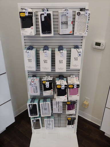 Cell Phone Store «T-Mobile», reviews and photos, 1920 Crest View Dr, Hudson, WI 54016, USA