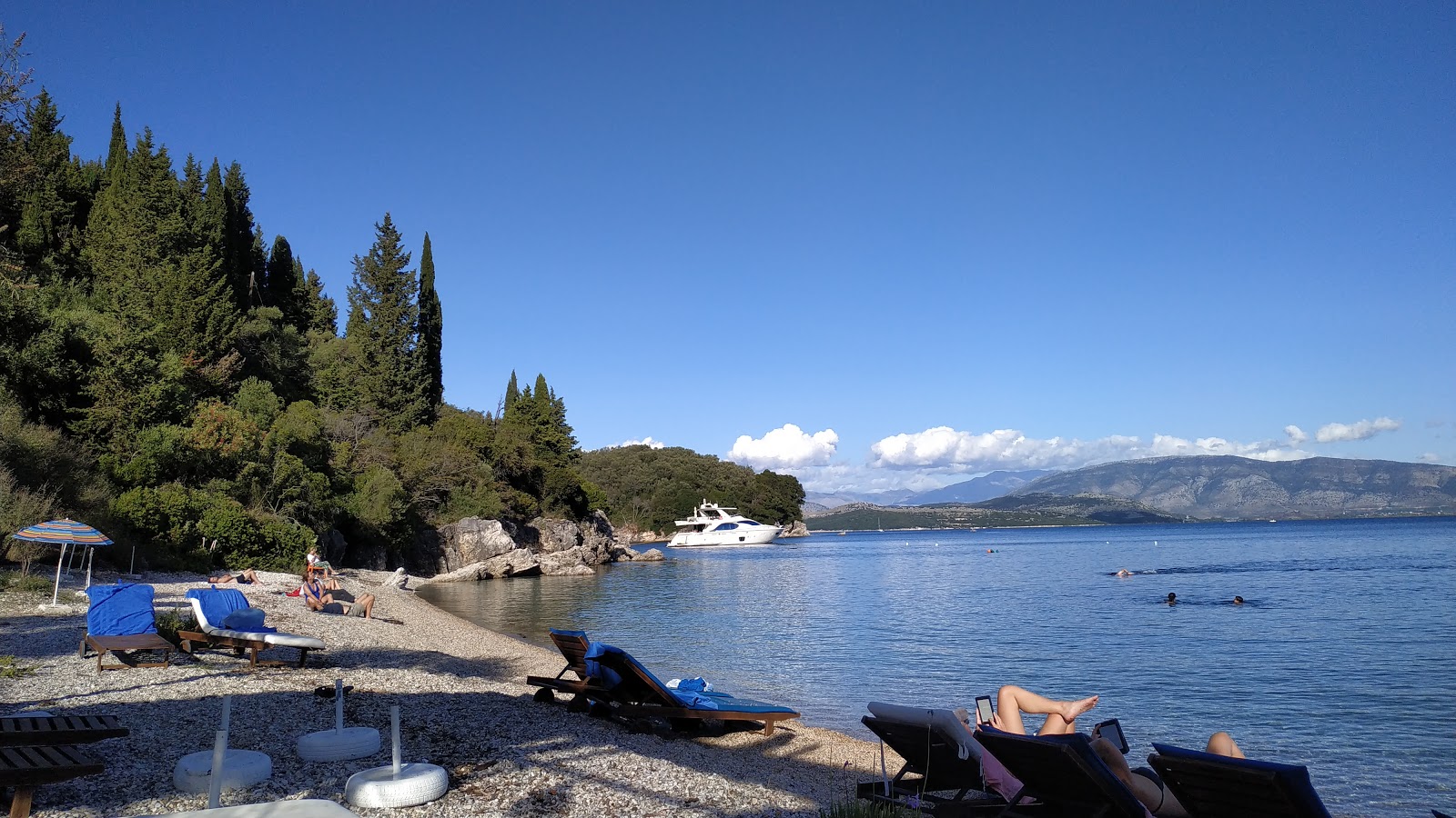 Agni Beach'in fotoğrafı doğrudan plaj ile birlikte