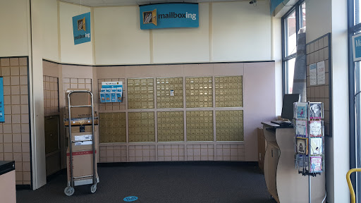 Shipping and Mailing Service «The UPS Store», reviews and photos, 1146 S Waukegan Rd, Waukegan, IL 60085, USA