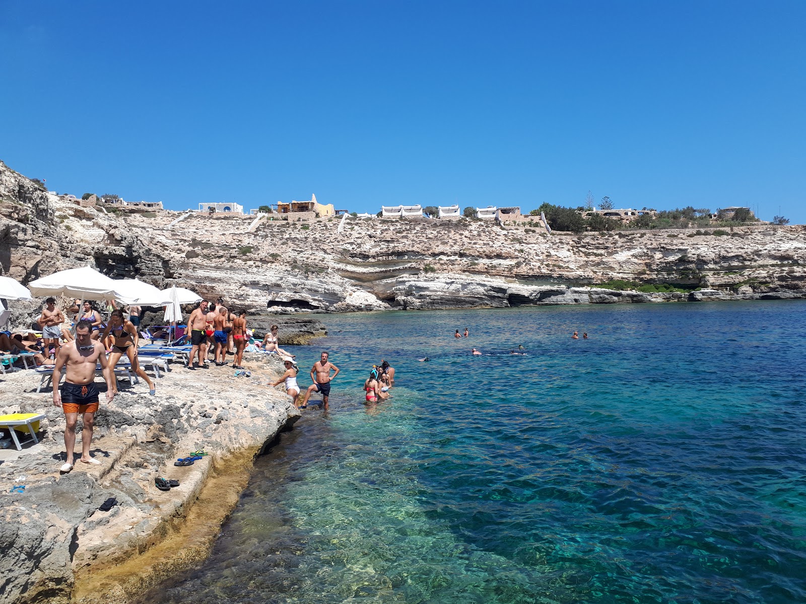 Foto di Cala Creta con una superficie del ciottolame