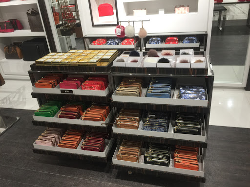 Fashion Accessories Store «Michael Kors», reviews and photos, 80 Premium Outlets Blvd Suite 323, Merrimack, NH 03054, USA
