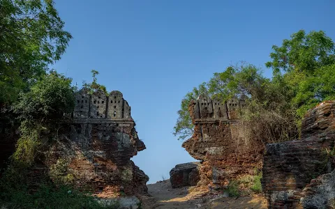 Alamparai Fort image