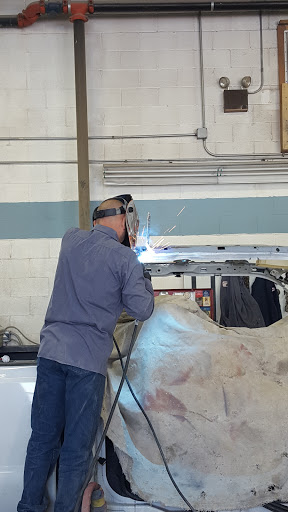 Auto Body Shop «Huntley Collision Center», reviews and photos, 11914 Main St, Huntley, IL 60142, USA