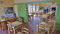 Atmosphère du Restaurant français Auberge du col du Béal à Saint-Pierre-la-Bourlhonne - n°1