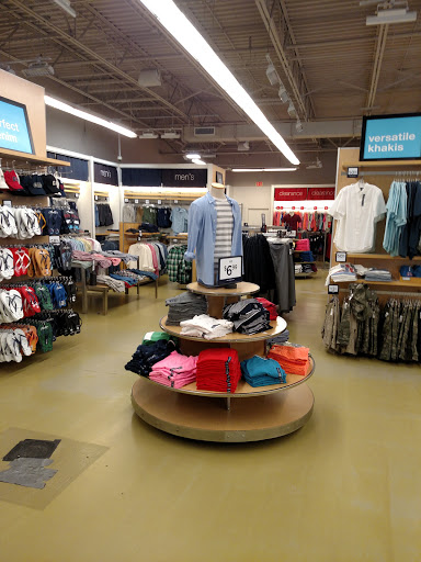 Gap Outlet, 10 Farber Dr, Bellport, NY 11713, USA, 