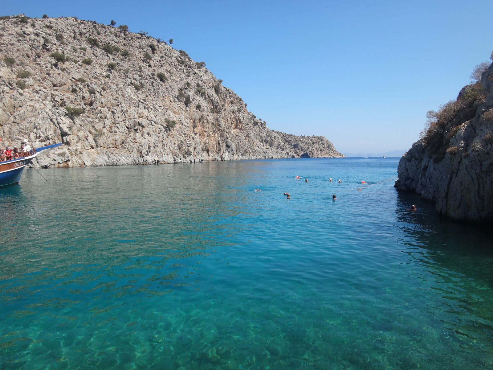 Foto di Paralia Vathi II con una superficie del sabbia grigia e ciottoli