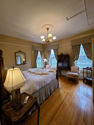 Hotel «Maxwell Mansion», reviews and photos, 421 Baker St, Lake Geneva, WI 53147, USA