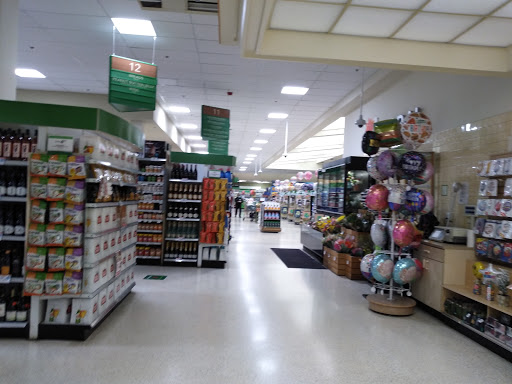 Supermarket «Publix Super Market at Gardens Square», reviews and photos, 8601 NW 186th St, Hialeah, FL 33015, USA