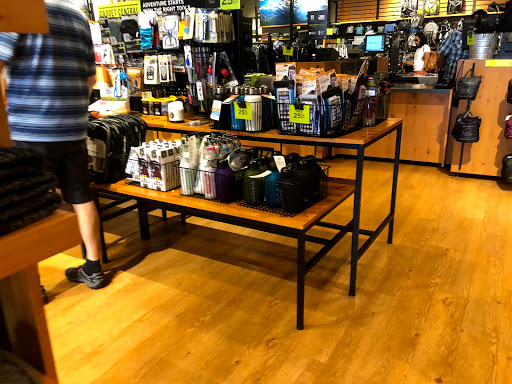 Clothing Store «Eddie Bauer Outlet», reviews and photos, 18501 Outlet Blvd #300, Chesterfield, MO 63005, USA