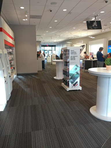 Cell Phone Store «Verizon», reviews and photos, 368 S Lake Ave, Pasadena, CA 91101, USA