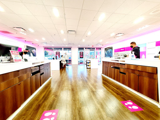 Cell Phone Store «T-Mobile», reviews and photos, 2708 Pinole Valley Rd, Pinole, CA 94564, USA
