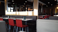 Atmosphère du Restauration rapide McDonald's à Les Abrets en Dauphiné - n°12