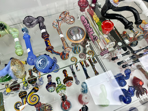 Tobacco Shop «Smoke Tokz Head Shop KC», reviews and photos, 1263 W 103rd St, Kansas City, MO 64114, USA