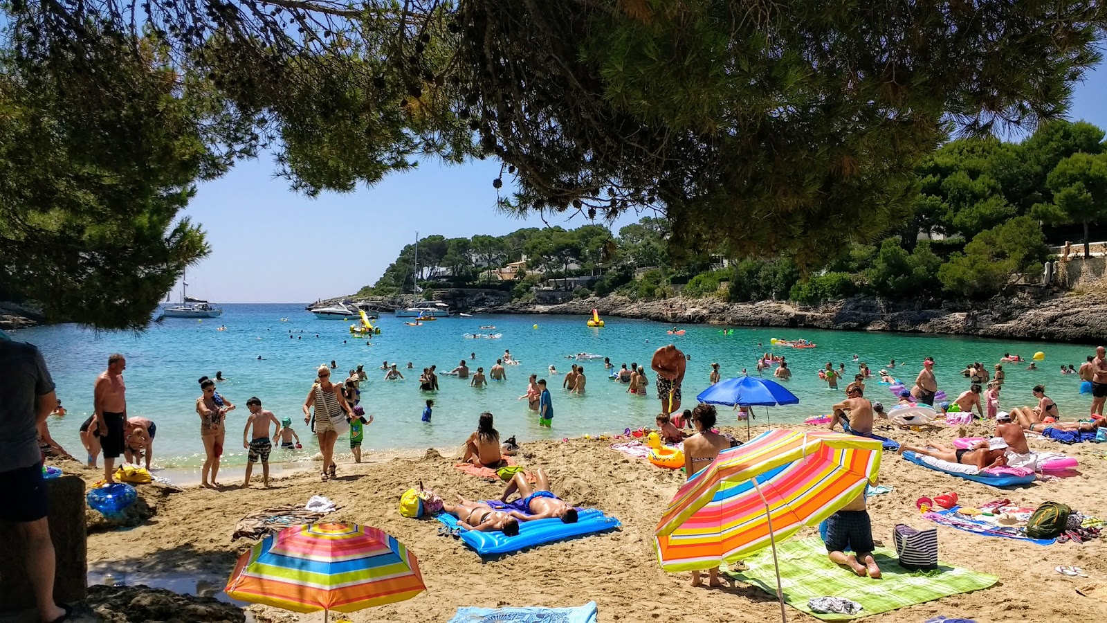 Φωτογραφία του Cala Gran - συνιστάται για οικογένειες που ταξιδεύουν με παιδιά