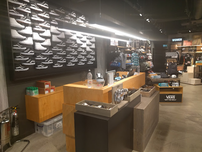 VANS Store Manchester Trafford - Clothing store