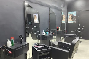 Black Salon (Akshar Cutz) image