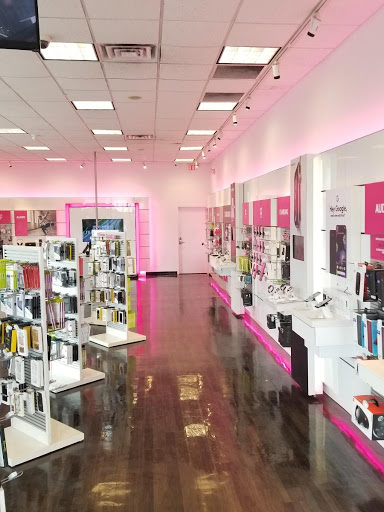 Cell Phone Store «T-Mobile», reviews and photos, 6 W North Ave, Northlake, IL 60164, USA