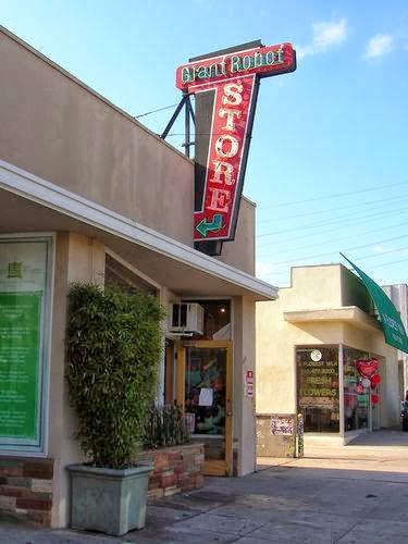 Giant Robot Store, 2015 Sawtelle Blvd, Los Angeles, CA 90025, USA, 