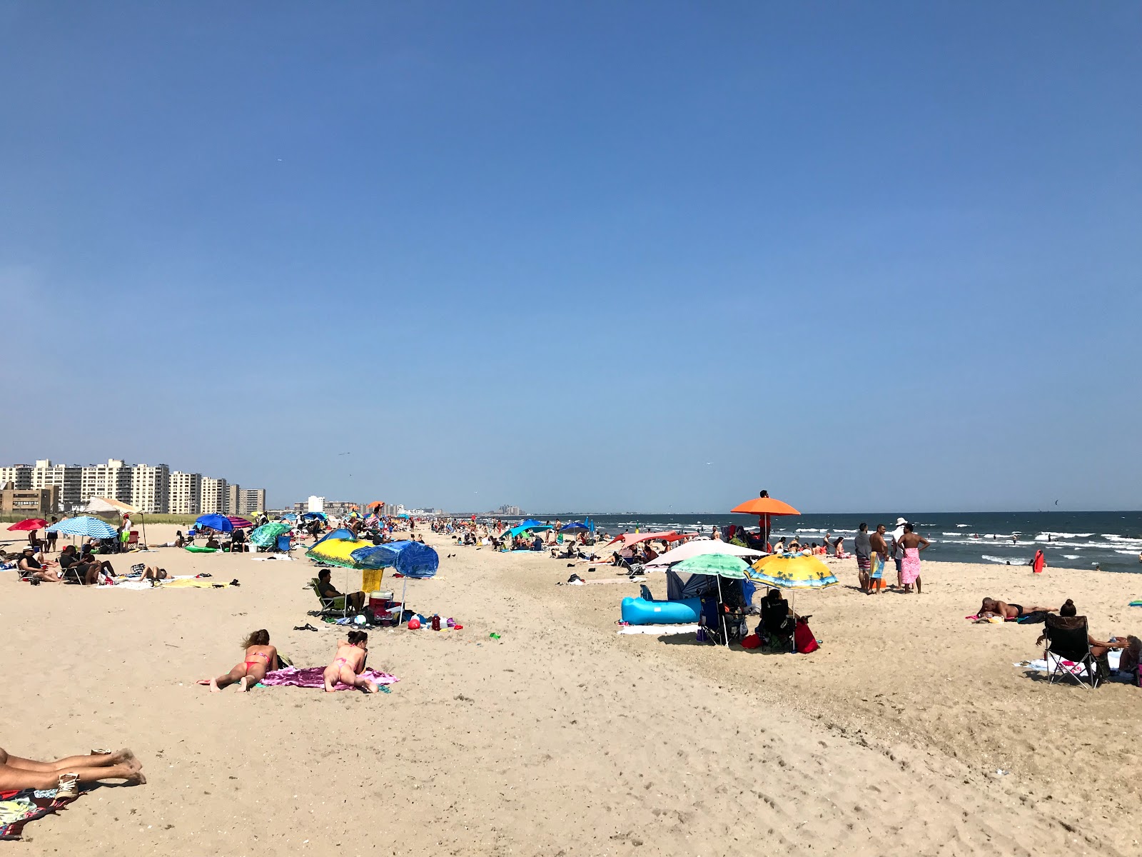 Photo of Rockaway Beach with bright sand surface