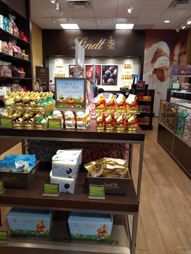 Shopping Mall «Clinton Crossing Premium Outlets», reviews and photos, 20 Killingworth Turnpike, Clinton, CT 06413, USA