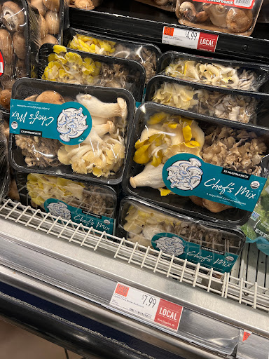 Grocery Store «Whole Foods Market», reviews and photos, 40 Railroad St, Andover, MA 01810, USA