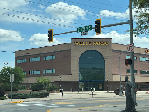 Wells Fargo Bank, 825 St Joseph St, Rapid City, SD 57701, Bank